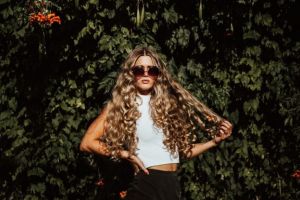 Câţi bani poţi să câştigi dacă te angajezi ca model de videochat în Bucureşti?