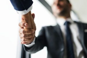 Vrei sa iti infiintezi o firma? Apeleaza la o casa de avocatura profesionista si vei scapa de birocratie