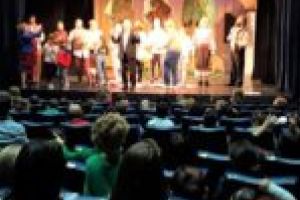 „Teatrul nu a dormit, teatrul a muncit şi şi-a crescut un public fidel” – eforturi răsplătite cu sala plină ochi!