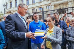 Klaus Iohannis, la depunerea candidaturii: „ȘTIU ce trebuie făcut şi împreună cu un guvern pro european, în jurul PNL-ului, vom face această muncă pentru români!”