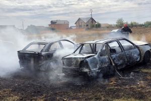 Două autoturisme s-au făcut scrum la Viişoara