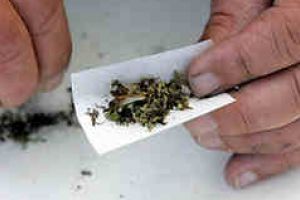 Un tânăr de 12 ani, găsit mort pe stradă! Există suspiciunea că ar fi consumat etnobotanice