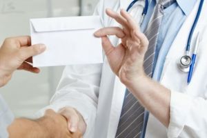 Clasamentul mitei din spitale. Unde s-a dat de cele mai multe ori şpagă în 2019