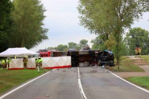 FOTO. Olandezul suspectat că a ucis fetiţa din Dâmboviţa, s-a sinucis după ce a intrat cu maşina într-un camion