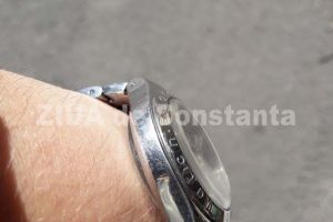 De teama sa nu fie filmati, unii profesori interzic elevilor ceasurile de tip smartwatch. Parintii reclama utilitatea acestor gadgeturi