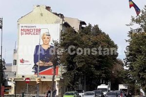 Prezidentiabilii cu pretentii de turul al doilea si-au impartit“ orasul. Constanta, impanzita de bannere electorale (galerie foto)