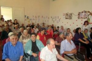 Acţiune de Ziua internaţională a vârstnicilor, la Căminul din Hăghig  „Vom dărui dragostea noastră tuturor, fără deosebire de etnie sau religie.”- Mihai Tîrnoveanu
