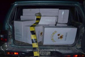 Focuri de armă pentru capturarea a 9.000 de pachete cu ţigări de contrabandă