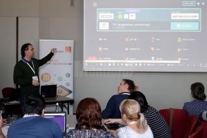 Directorul Școlii din Gălăneşti, autor de ghiduri de predare a informaticii cu ajutorul ...