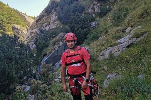 Dorneanul care a supravieţuit avalanşei care i-a luat doi prieteni, atestat ca salvator montan