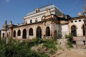 Primele luni de lucru la Cazinoul Băilor au vizat eliminarea apei infiltrate şi consolidarea ...