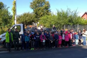 Peste o sută de voluntari s-au alăturat silvicultorilor din Adâncata la acţiunea de ...