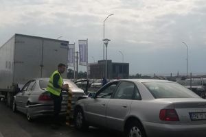 AUDI vs. BMW la intrarea în Vladimirescu! Traficul îngreunat în urma ACCIDENTULUI