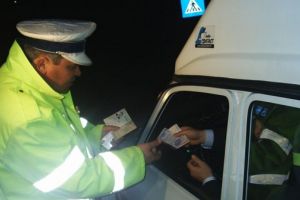 Conducători auto depistaţi beţi în trafic la Corund şi Lăzarea