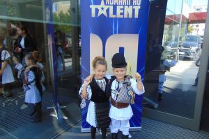 FOTO Căluşerii din Răşinarii au participat la preselecţiile „Românii au talent”