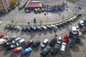 Situaţia parcărilor din România – Un loc de parcare la trei autoturisme înmatriculate la Sibiu