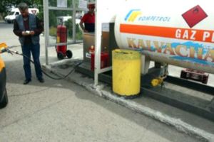 Un şofer era să arunce benzinăria de la Bascov în aer!