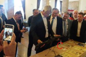 Ministrul Orlando Teodorovici a pus ochii pe arma de asalt fabricată la Cugir