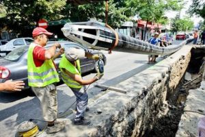Lucrări la conducte, apă oprită în Piteşti