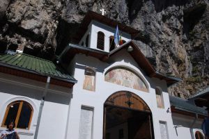 De la 1 octombrie, Peştera Ialomiţei trece la programul de iarnă