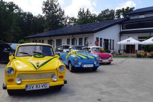 Nunţi cu alai de Trabanturi viu colorate şi dichisite