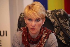 Domnule prefect, vreti atitudine? Atunci scapati orasul de Noemi Vida. Nu aveti argumente legale? Vi le dam noi