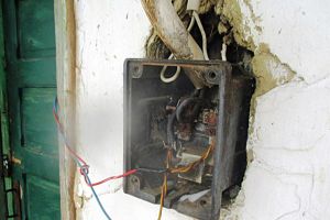 Instalaţiile electrice improvizate le-au pus vieţile în pericol