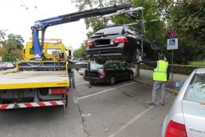 Sute de şoferi din alte judeţe parchează ilegal pe locurile cu handicap din Timişoara, anunţă PLT