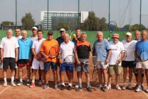Seniorii revin pe terenul de tenis pentru ediţia a IV-a