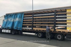 Un tânăr a încercat să introducă ilegal în ţară ţigări în valoare de 5 milioane de lei