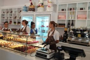 Ciocolaterie-cofetărie premium, deschisă oficial în Piteşti