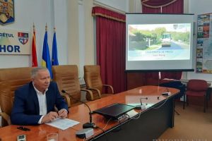 Ioan Mang raportează depăşirea planului la covoare asfaltice: se fac 150 kilometri, nu 130. Deocamdată, însă, nu s-au făcut nici măcar 70!