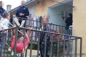 FOTO Prima evacuare la Seviş – Directorul firmei spune că nu e colectivă, ci din cauza datoriilor