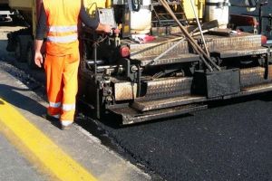 Ocoliţi zona. Lucrări pe două străzi importante din Piteşti