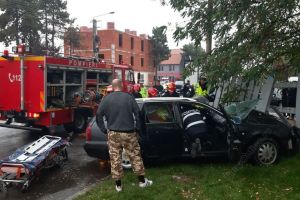 Accident pe strada Libertăţii din Bistriţa. O persoană a rămas încarcerată