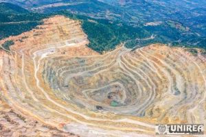 Licitaţie internaţională Cupru Min Abrud, de peste 40 de milioane de euro, pentru vânzarea a peste 45.000 de tone de minereu