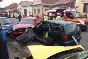 Accident grav în Râşnov. O persoană este inconştientă