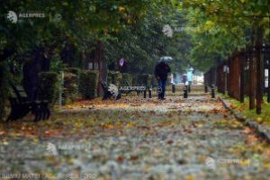 Informare de ploi în toată ţara, până vineri dimineaţa