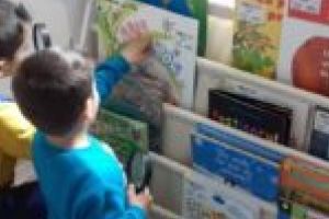 Caravana „Fiecare copil merită o poveste” a ajuns în Caraş-Severin