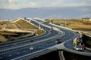 Urmează primul strat de asfalt pe Autostrada Transilvania, la graniţă cu Ungaria