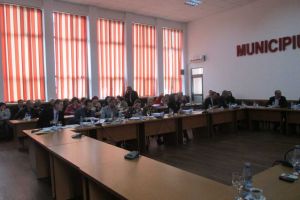 Fără cruci şi sicrie expuse pe trotuar/ Firmele de pompe funebre îşi vor comercializa produsele după noi reguli