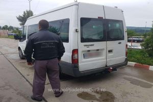 Tras pe dreapta de poliţişti, un şofer s-a ales cu dosar penal. Oamenii legii i-au confiscat şi maşina