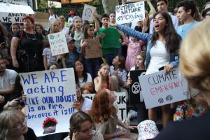 Elevii şi studenţii din Oradea, chemaţi la protest împotriva distrugerii planetei (VIDEO)