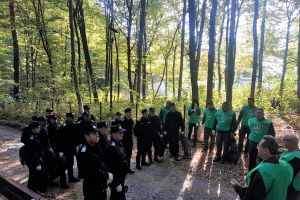 peste 470 de tone de deşeuri abandonate în fondul forestier proprietatea publică a statului au fost strânse de voluntari şi silvicultori