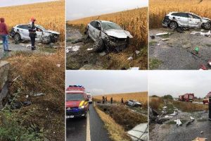 FOTO. ACCIDENT rutier pe DN7, la Săliştea: Un autoturism s-a răsturnat în afara părţii carosabile