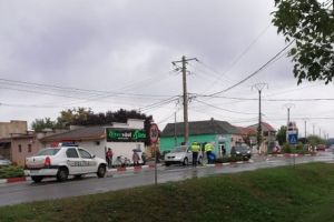 Biciclist LOVIT de o maşină într-o localitate din judeţ. Traficul, BLOCAT