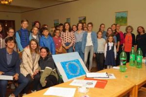 FOTO/ Ziua Europeană a Limbilor, celebrată la Cugir. Mai mulţi elevi au au prezentat în limba engleză, franceză, spaniolă, italiană, germană şi rusă piese muzicale la pian şi chitară