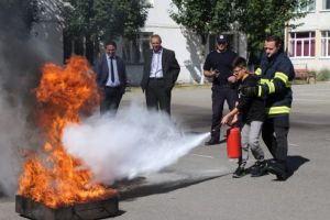 Pompierii şi elevii mureşeni, instruiţi de Michel Zewald