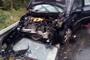 FOTO Accident cu cinci victime! Trei maşini s-au ciocnit violent