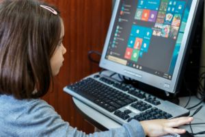 Apel către şcolile din judeţul Mureş: Asociaţia Ateliere Fără Frontiere donează 300 de calculatoare!